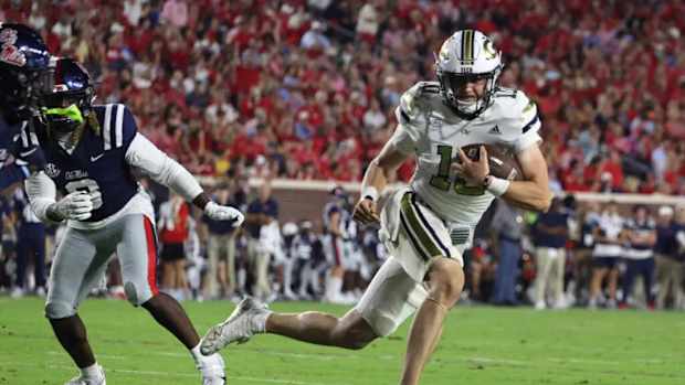 Haynes King running against Ole Miss